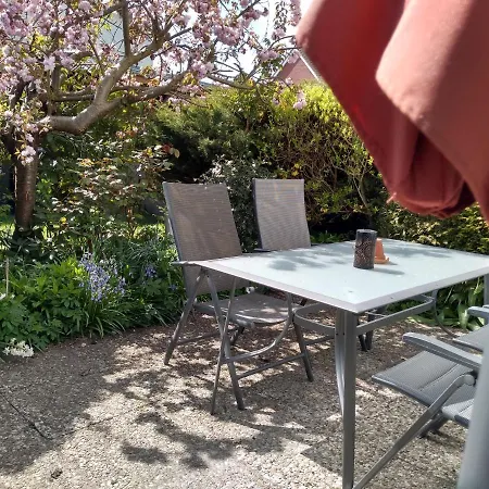 7 Mit Sued- Terrasse 3 Tram-polin Tischtennis Schaukel